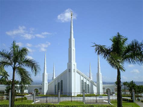 Temples in the Philippines .
